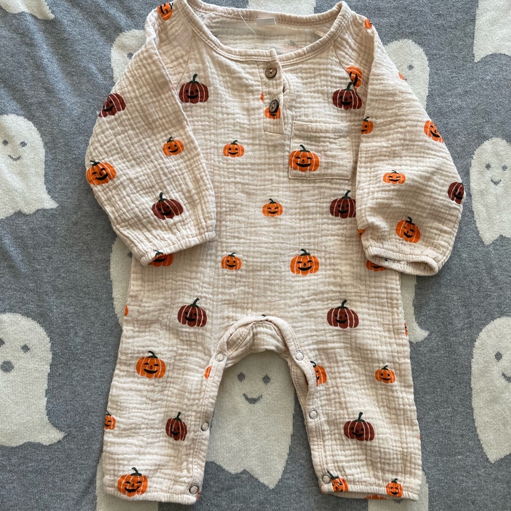 Pumpkin onesie 🎃